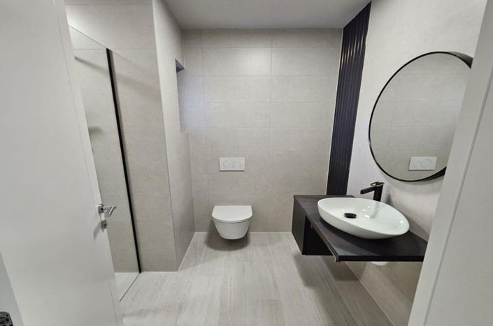 Image No.11-4 Bed Property for sale