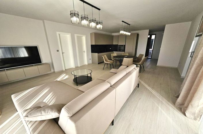 Image No.5-4 Bed Property for sale