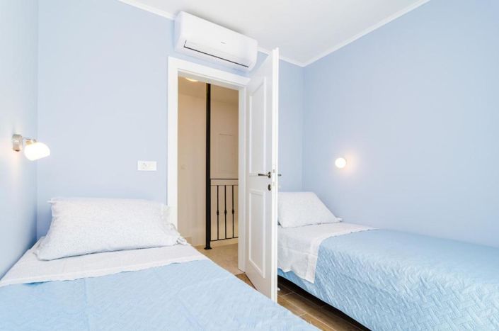 Image No.15-3 Bed Property for sale