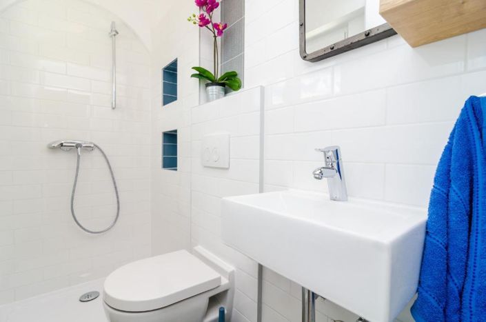 Image No.17-3 Bed Property for sale