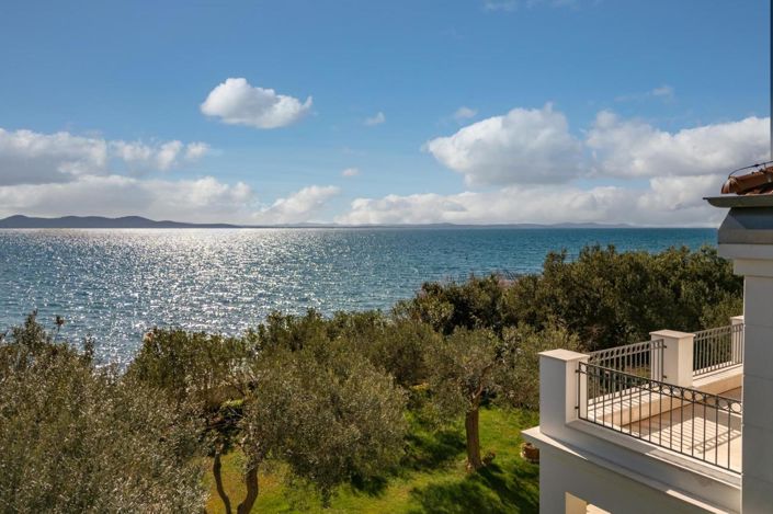 Image No.15-3 Bed Property for sale