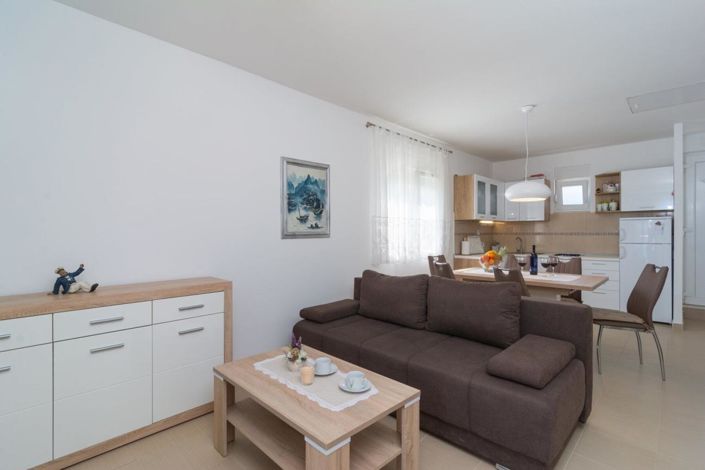 Image No.11-3 Bed Property for sale