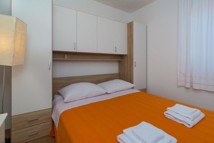 Image No.12-3 Bed Property for sale