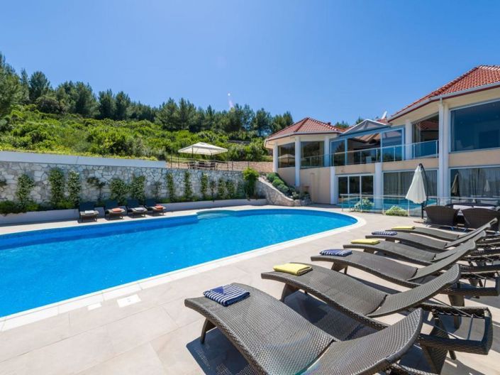 Image No.8-7 Bed Property for sale