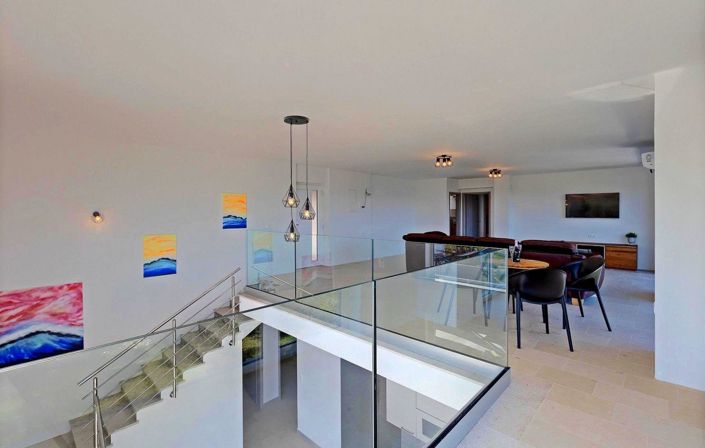 Image No.12-4 Bed Property for sale