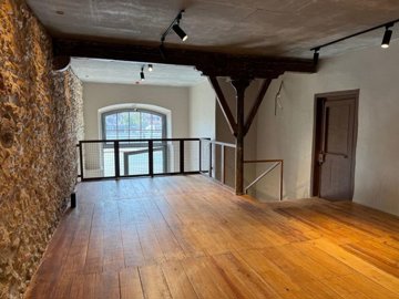 1 - Lisbon, Commercial