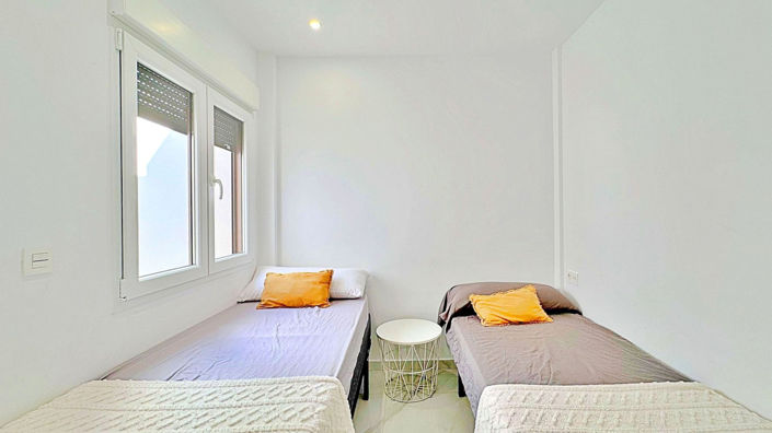 Image No.19-3 Bed Townhouse for sale