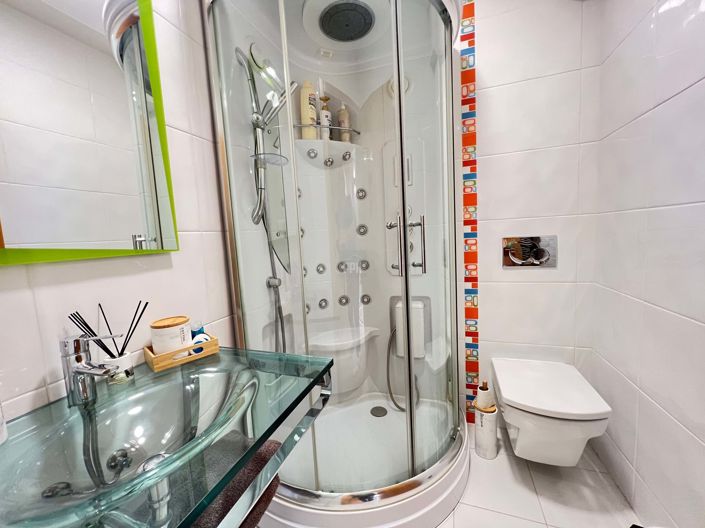 Image No.19-4 Bed Townhouse for sale