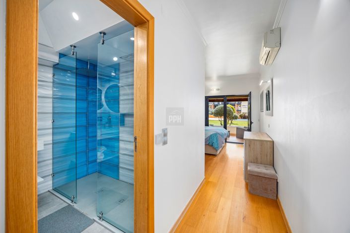 Image No.32-2 Bed Apartment for sale