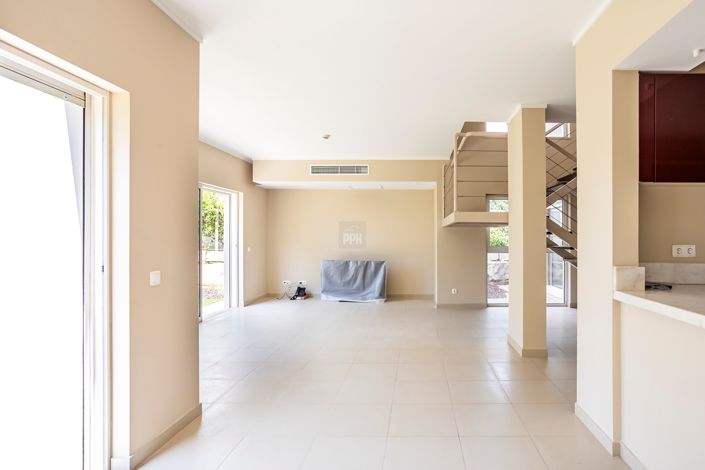 Image No.60-2 Bed Townhouse for sale