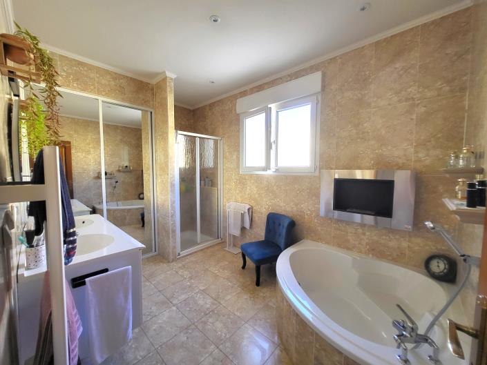 Image No.17-4 Bed Villa for sale