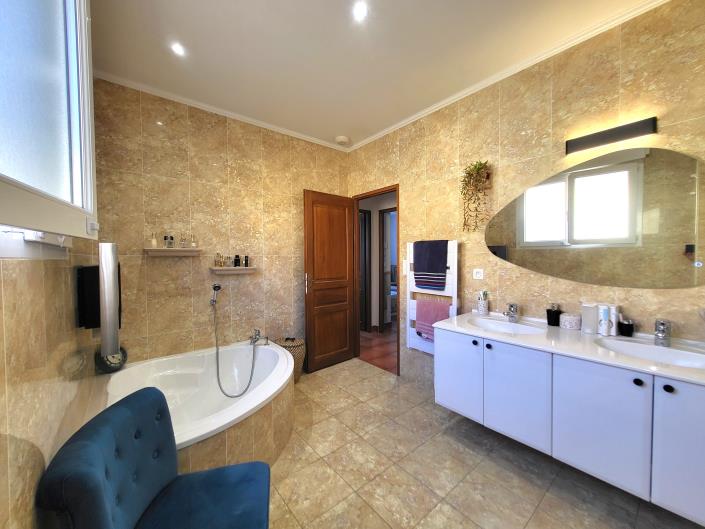 Image No.18-4 Bed Villa for sale