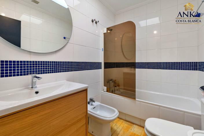 Image No.20-3 Bed Chalet for sale