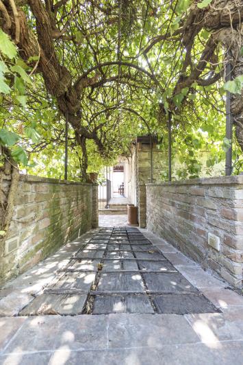 Image No.12-7 Bed Property for sale