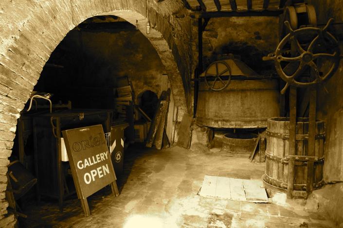 Image No.20-7 Bed Property for sale