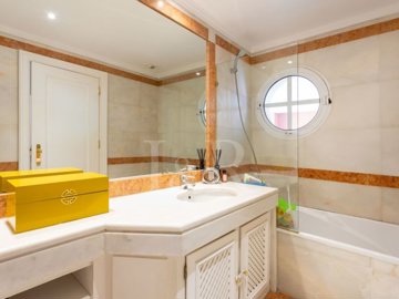 id57f36601-0000-0500-0000-0000118400ce