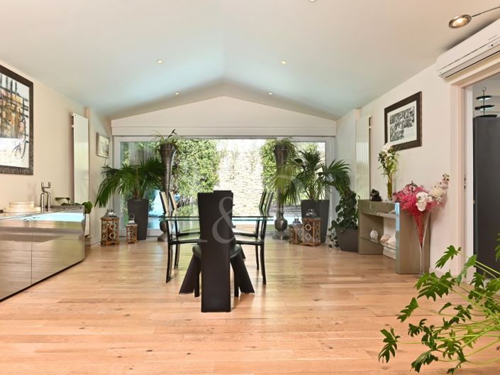 Image No.17-6 Bed House for sale