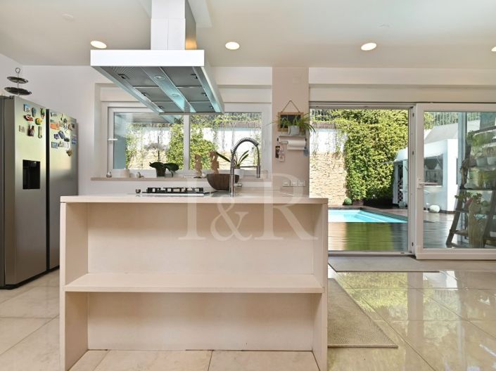 Image No.19-6 Bed House for sale