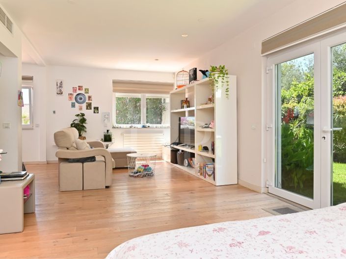 Image No.21-6 Bed House for sale