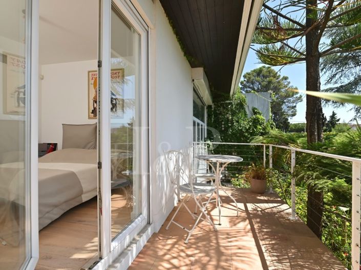 Image No.26-6 Bed House for sale