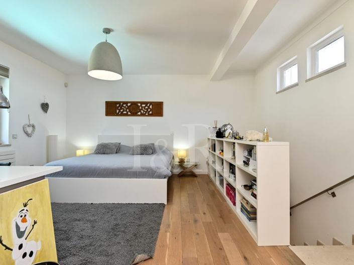 Image No.30-6 Bed House for sale