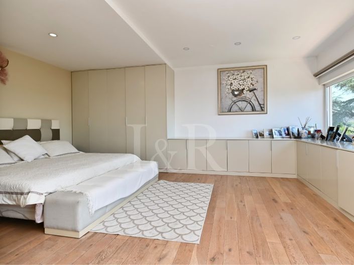 Image No.33-6 Bed House for sale