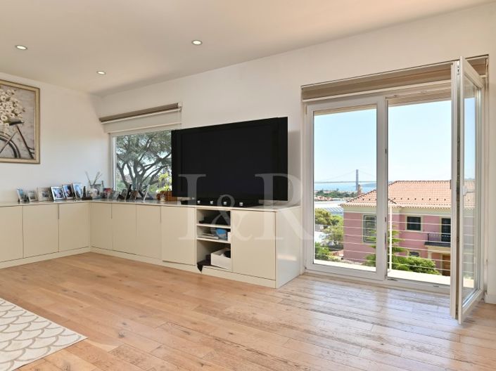 Image No.34-6 Bed House for sale