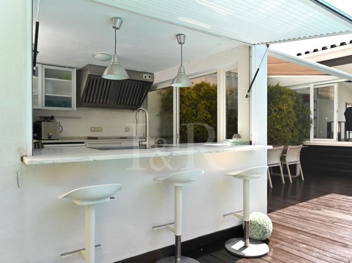 Image No.4-6 Bed House for sale