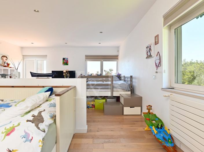 Image No.40-6 Bed House for sale