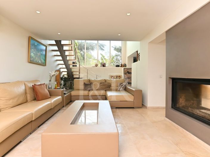 Image No.44-6 Bed House for sale