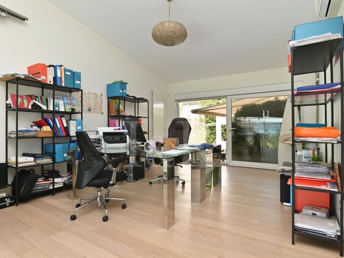 Image No.48-6 Bed House for sale