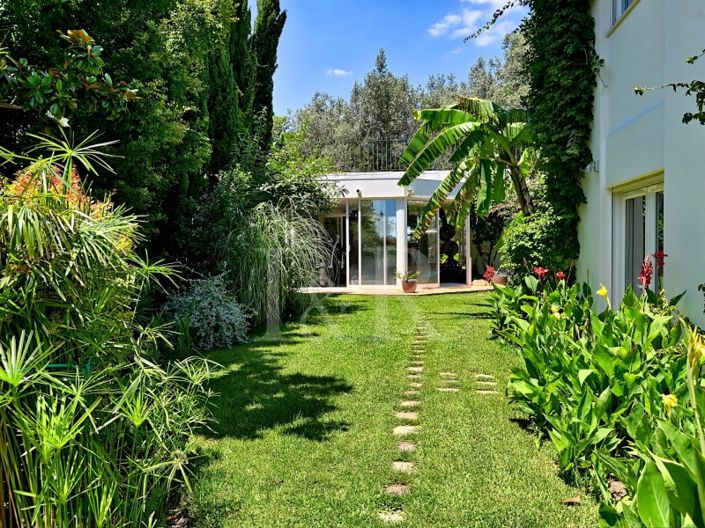 Image No.8-6 Bed House for sale