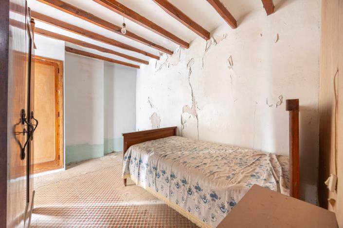 Image No.18-4 Bed Townhouse for sale