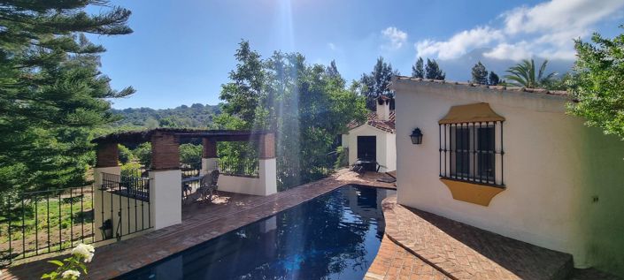 Image No.16-10 Bed Property for sale