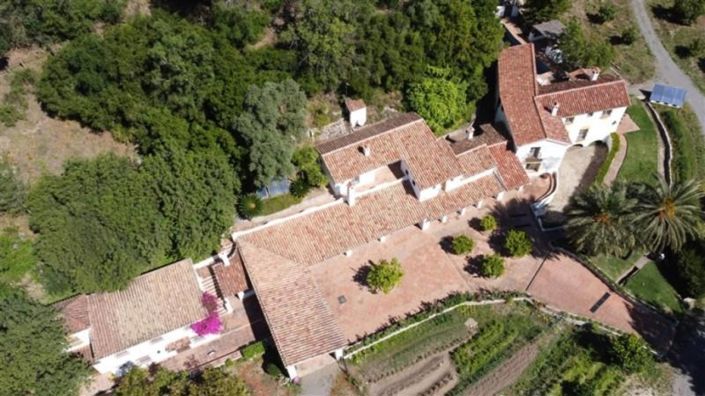 Image No.43-10 Bed Property for sale