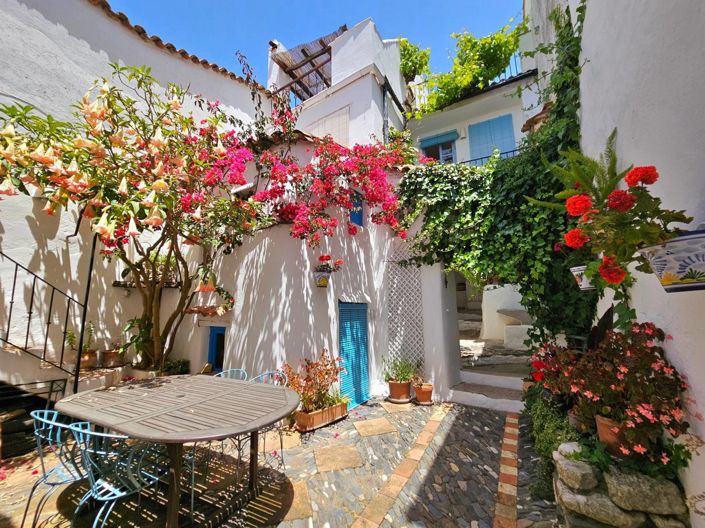 Image No.2-4 Bed Village House for sale