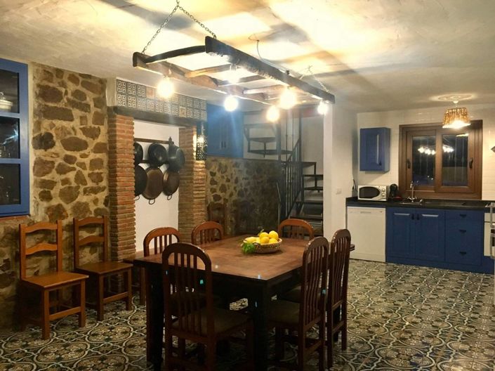 Image No.10-5 Bed Property for sale