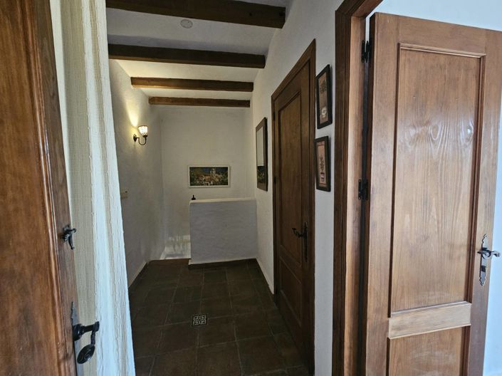 Image No.17-5 Bed Property for sale