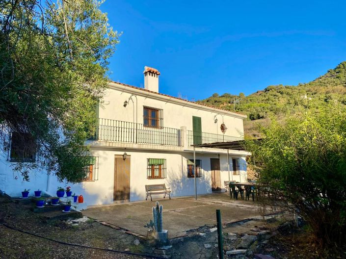 Image No.2-5 Bed Property for sale