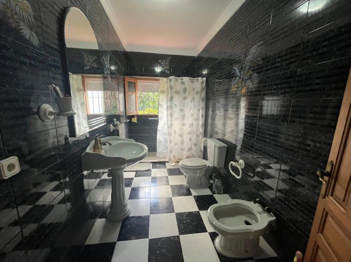 Image No.13-4 Bed Townhouse for sale