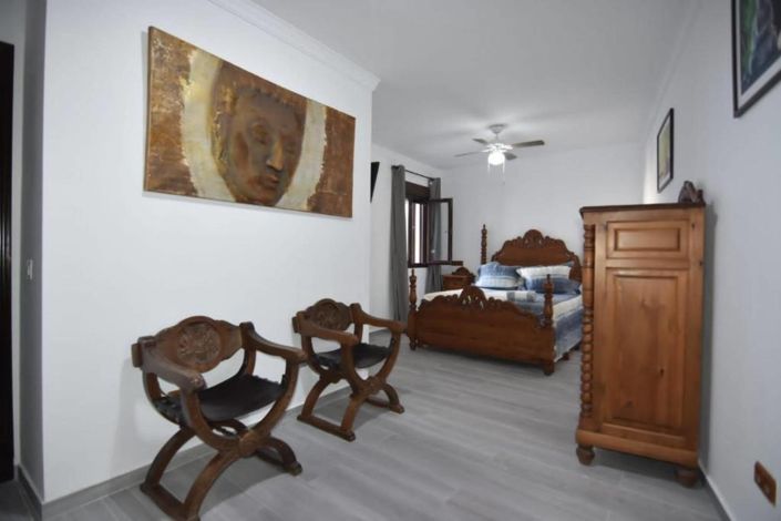 Image No.4-3 Bed Property for sale