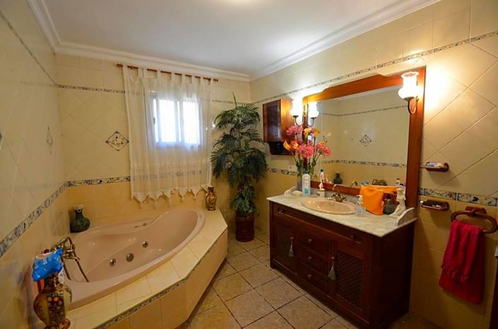 Image No.13-3 Bed Country House for sale