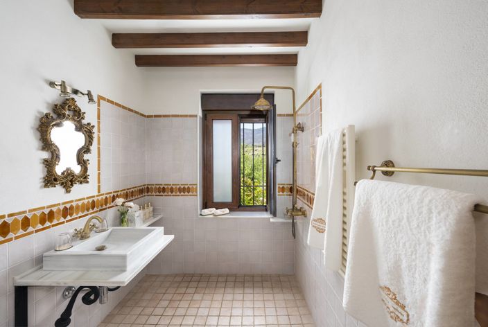 Image No.31-7 Bed Property for sale