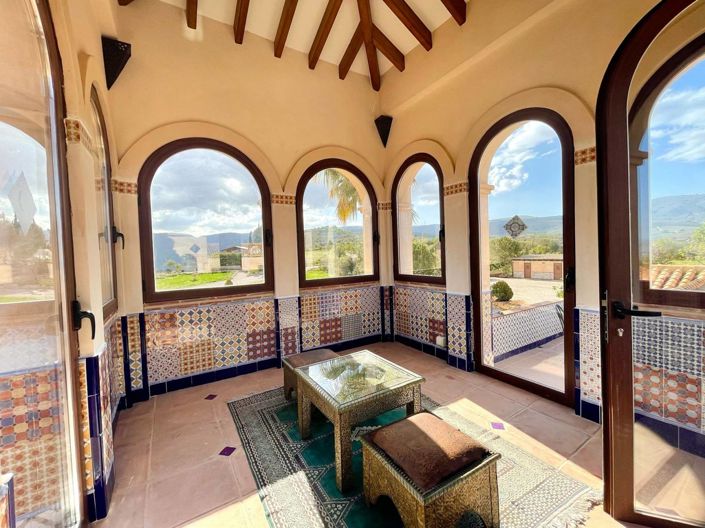 Image No.10-7 Bed Property for sale