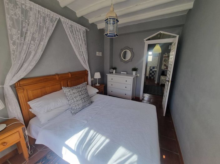 Image No.14-6 Bed Property for sale