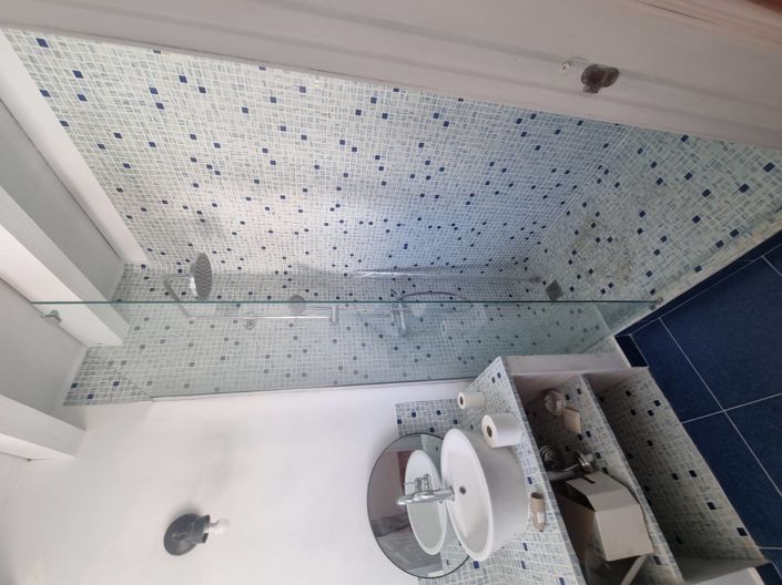 Image No.22-6 Bed Property for sale