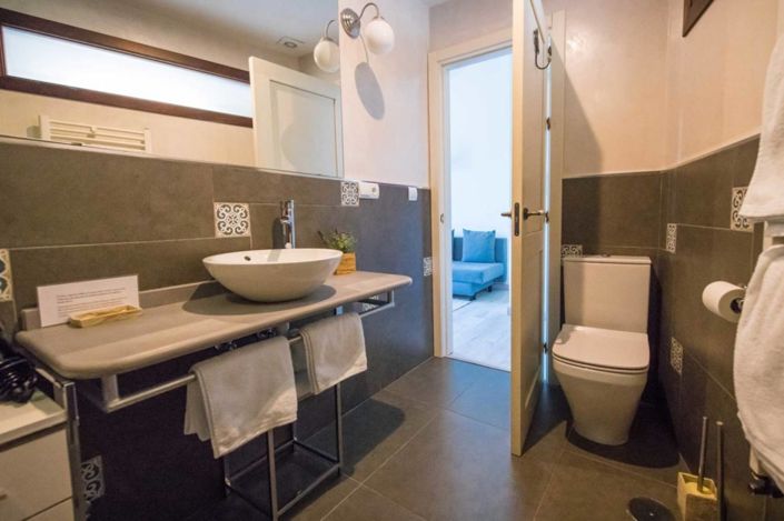 Image No.7-7 Bed Property for sale