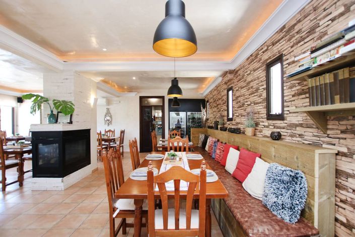 Image No.9-7 Bed Property for sale