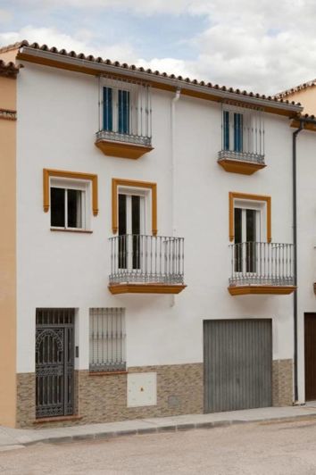 Image No.2-4 Bed Townhouse for sale