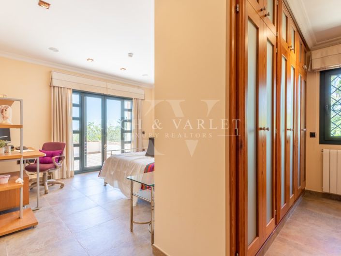 Image No.40-5 Bed Villa for sale